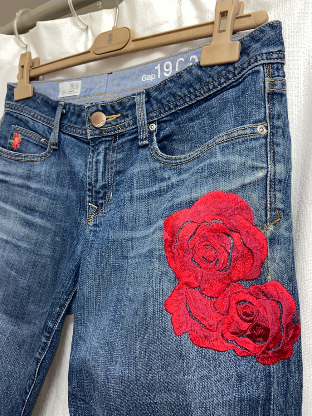 GAP 1969 Real Straight Classic Blue Jeans with Red Rose Embroidery
